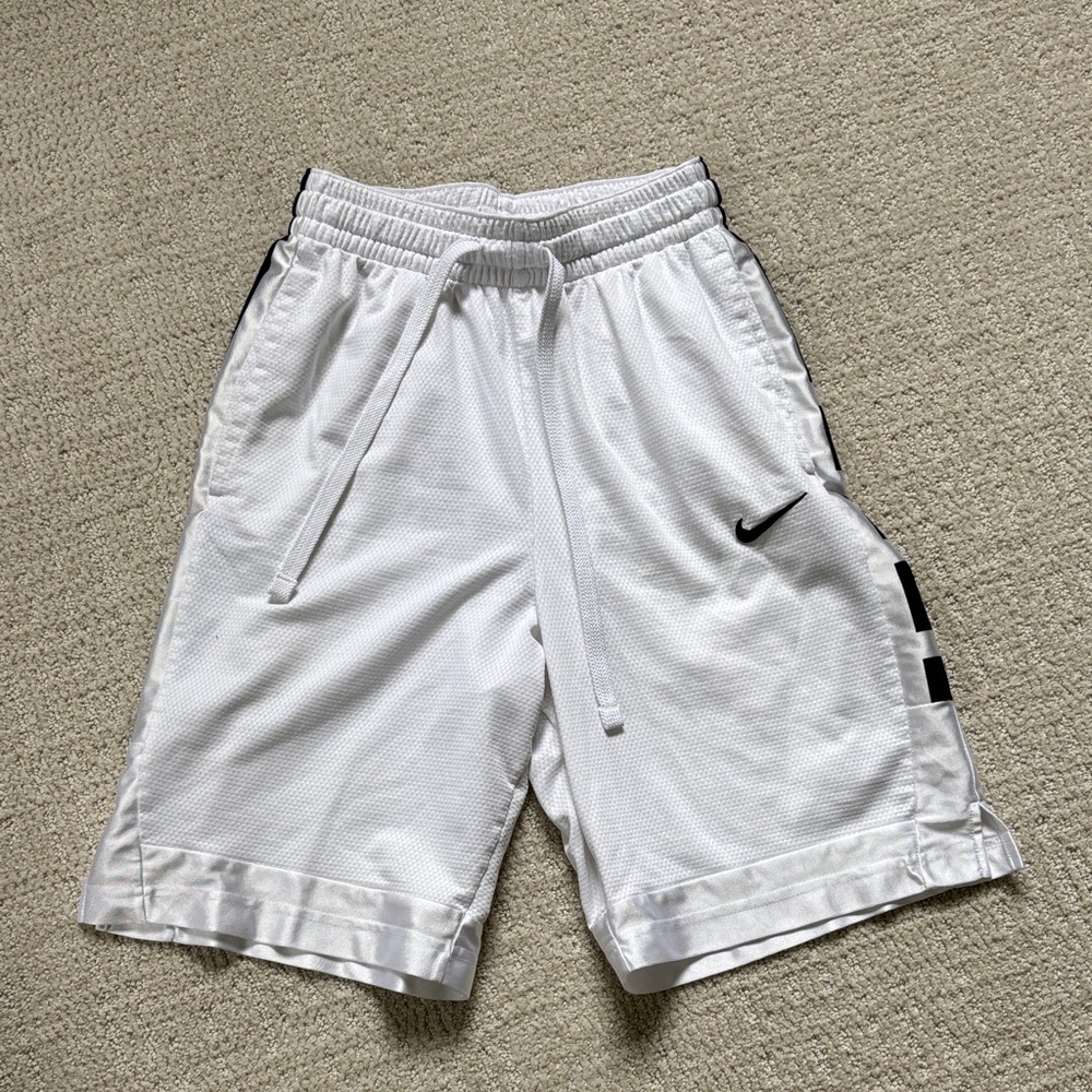 Nike Men's White and Black Basketball Shorts - SM